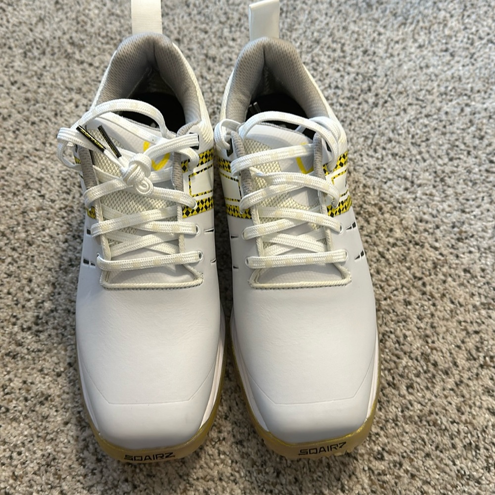 Women's golf shoes